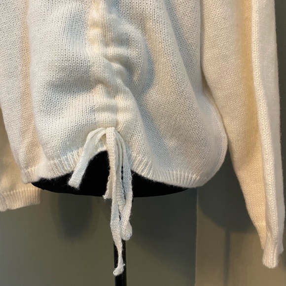 Grace Knitted Pullover Ivory Medium NWT - Picture 4 of 15